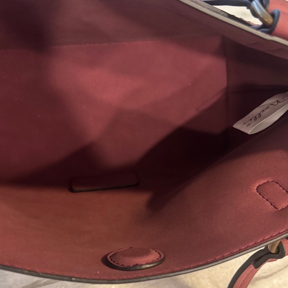 Simply Noelle NWOT Tote in Deep Burgundy - Women's Shoulder Tote - Picture 4 of 8